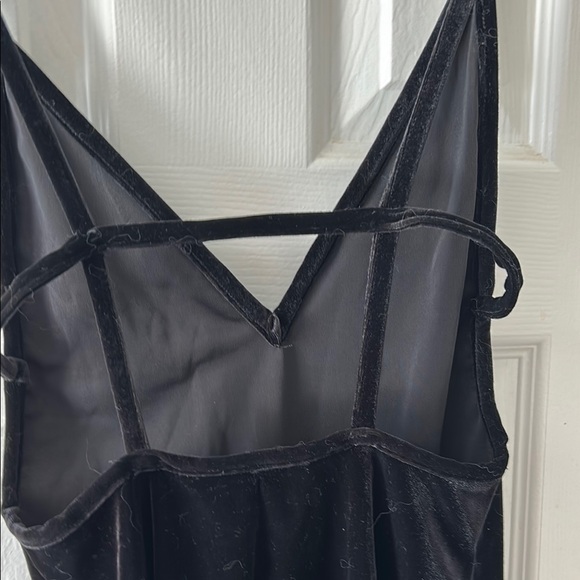 Chic Black V-Neck Dress - Picture 3 of 5